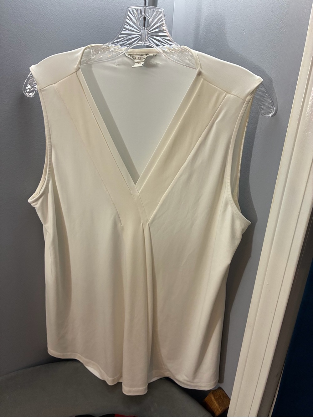 Dana Buchman Cream Sleeveless V-Neck Camisole